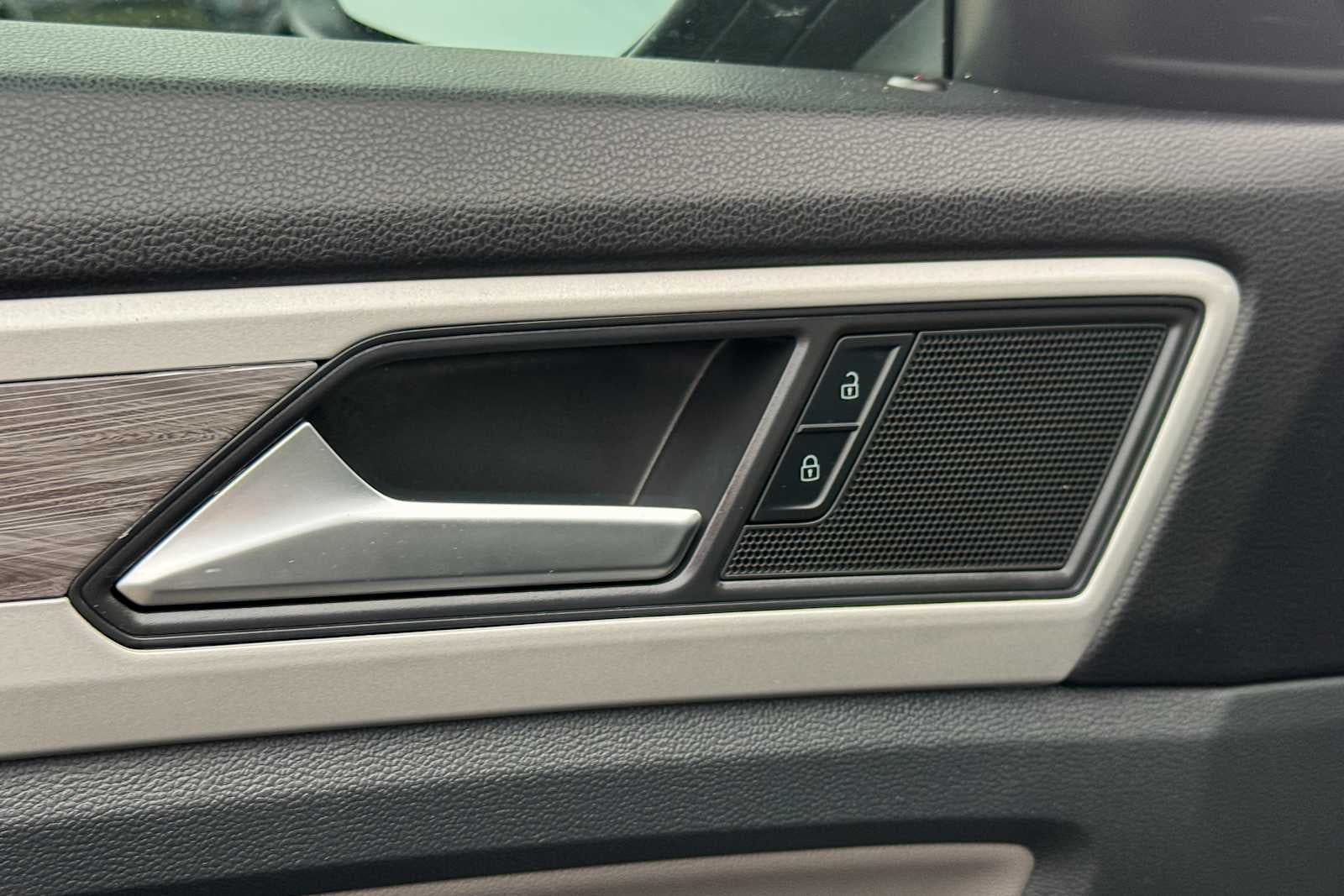 2023 Volkswagen Atlas Cross Sport 2.0T SE w/Technology