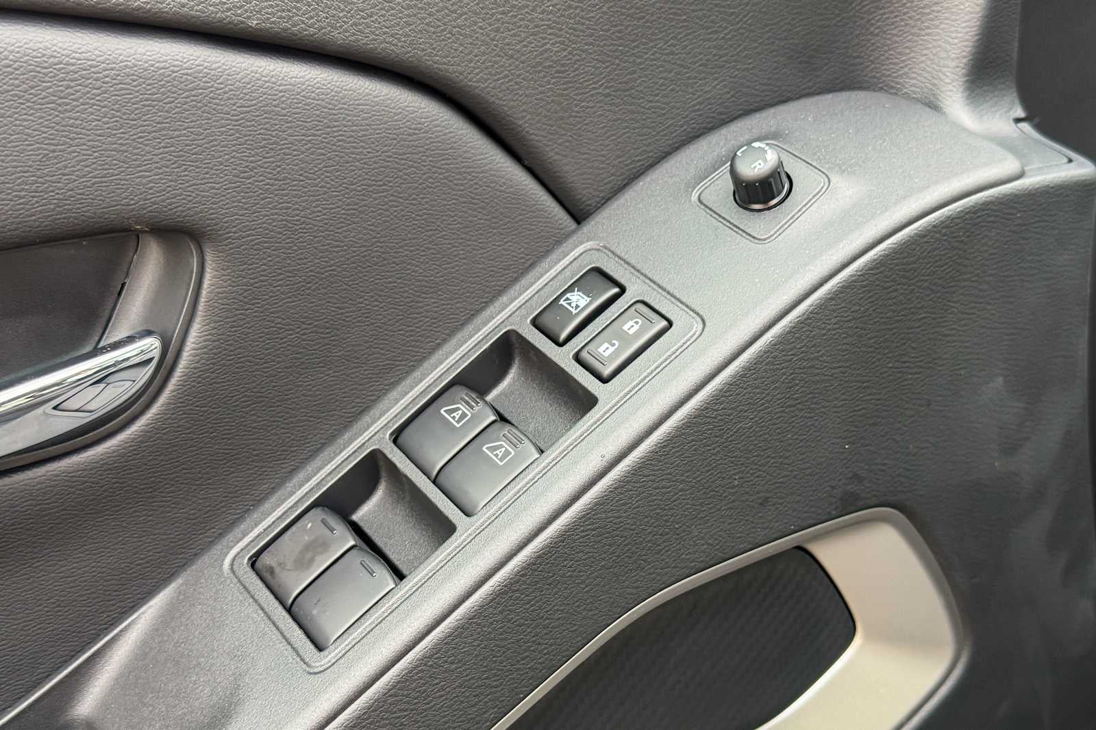 2027 Nissan Frontier Crew Cab SV