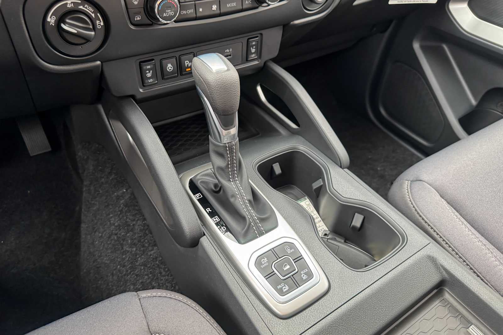 2027 Nissan Frontier Crew Cab SV