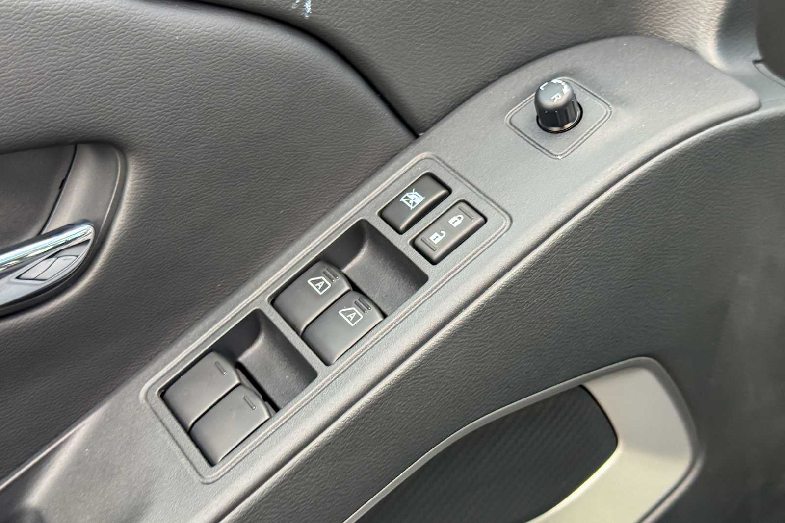 2027 Nissan Frontier Crew Cab SV