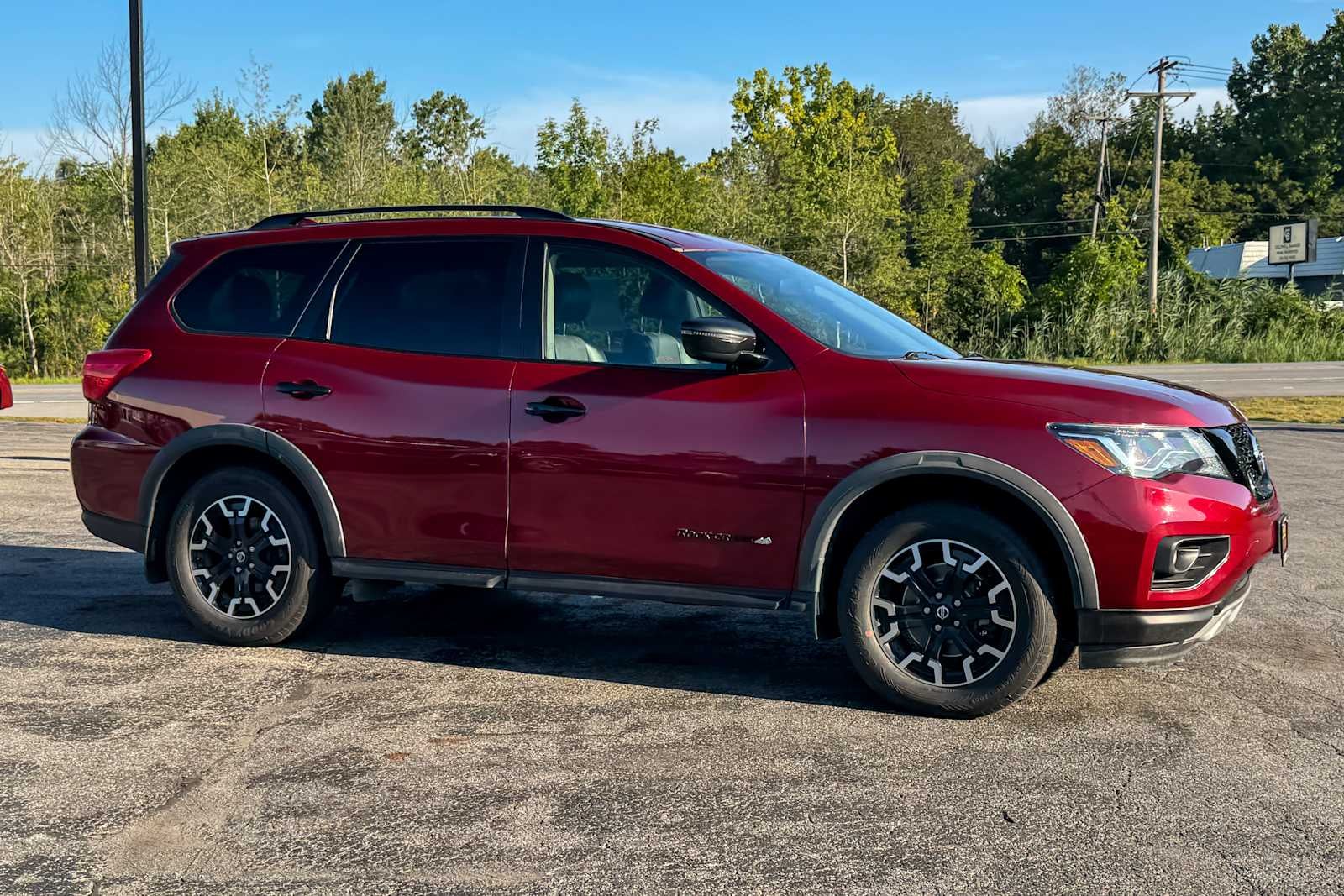 2020 Nissan Pathfinder SV