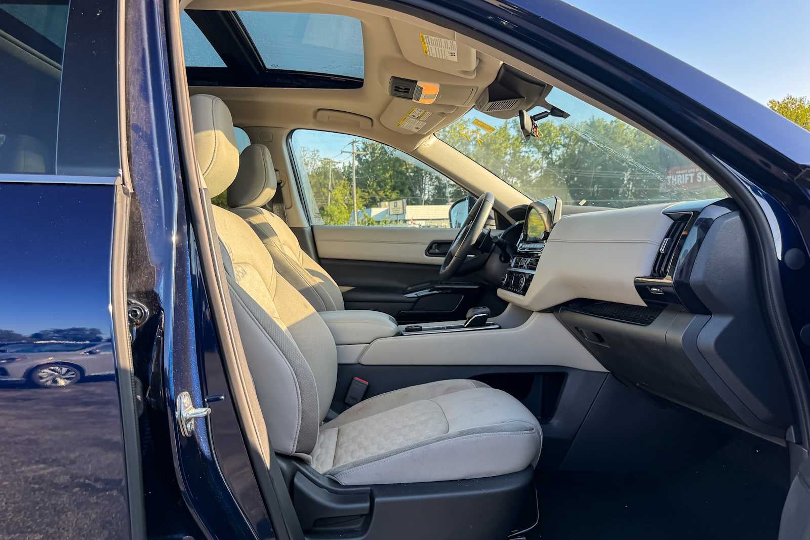 2024 Nissan Pathfinder SV