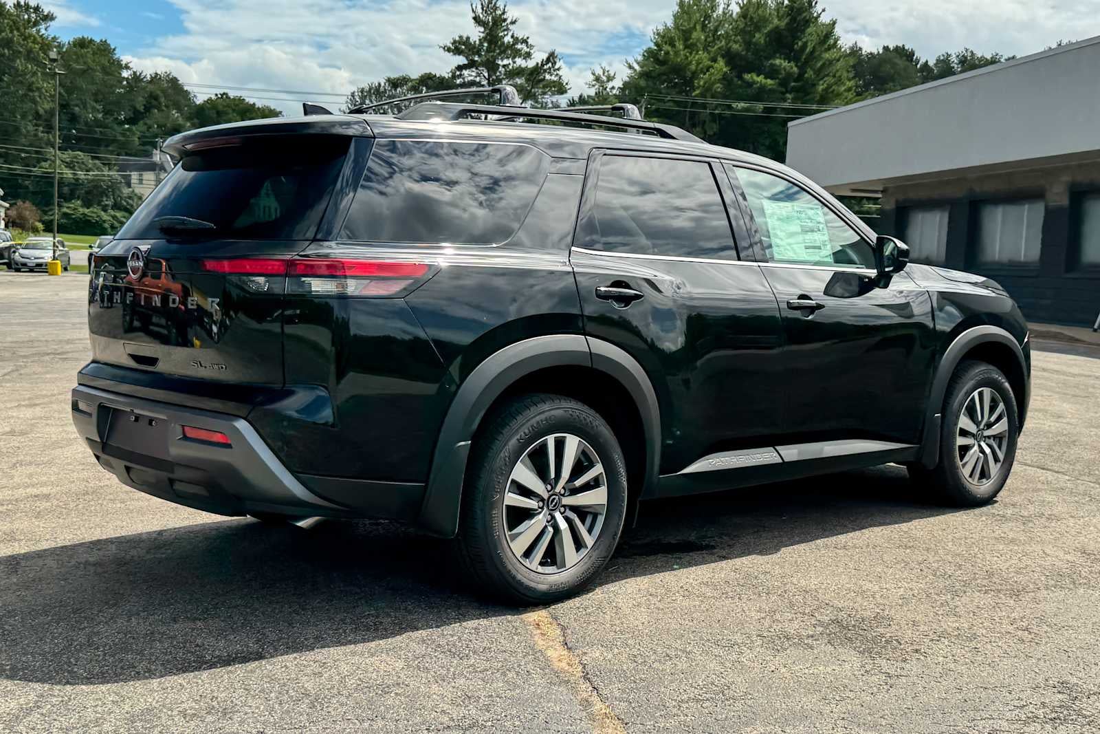 2026 Nissan Pathfinder SL