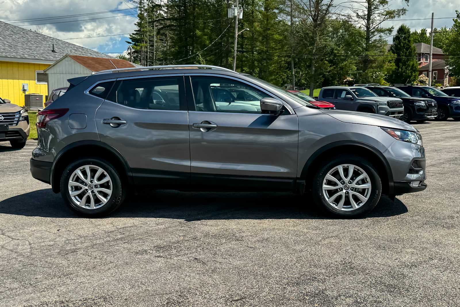 2022 Nissan Rogue Sport SV