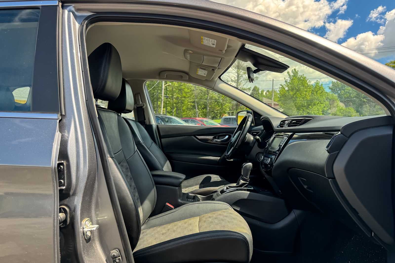 2022 Nissan Rogue Sport SV