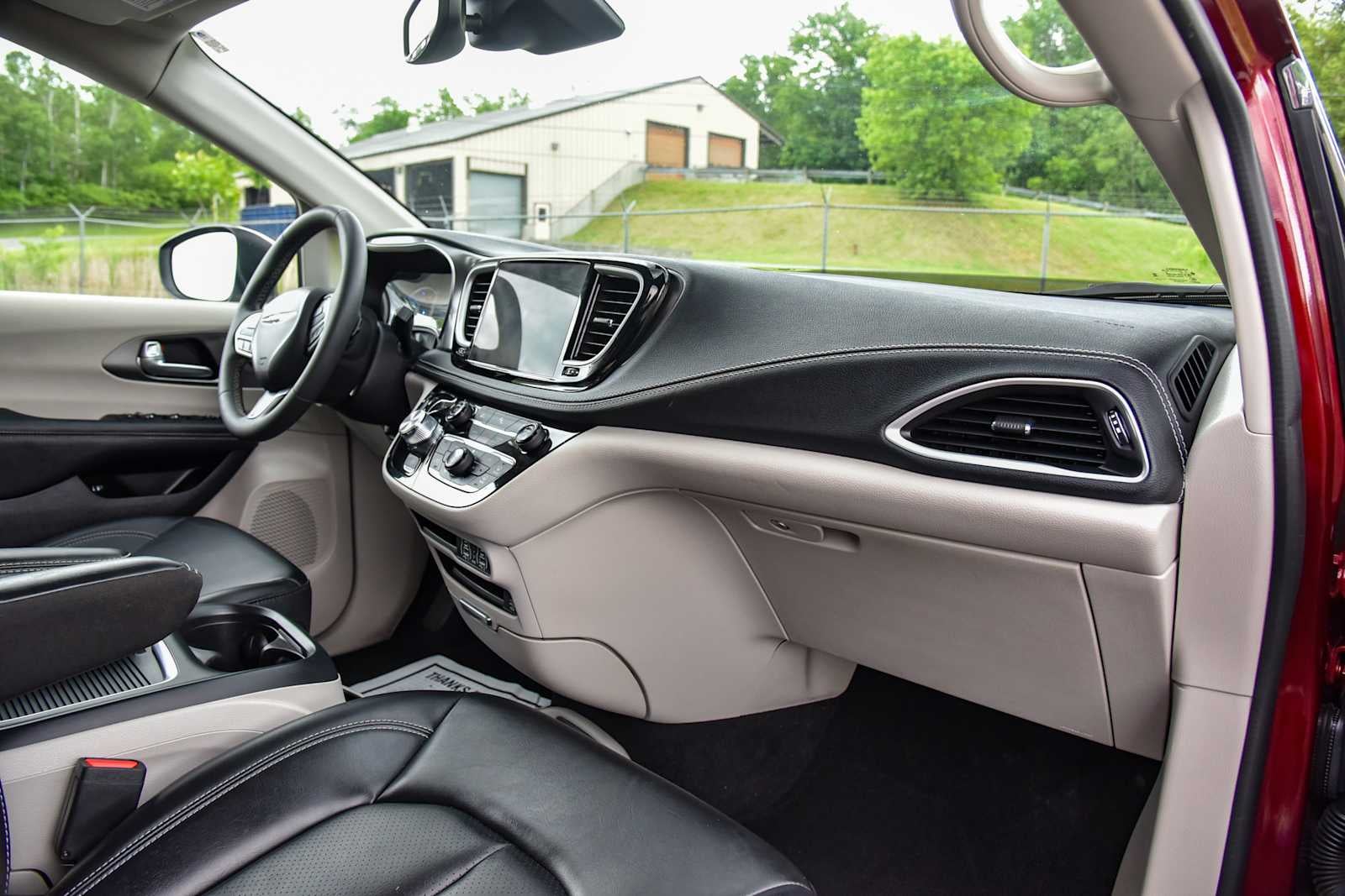 2023 Chrysler Pacifica Hybrid Touring L