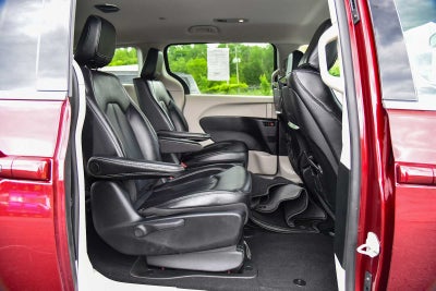 2023 Chrysler Pacifica Hybrid Touring L