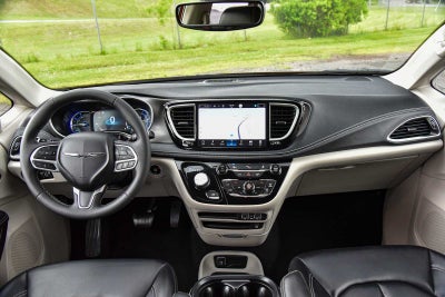 2023 Chrysler Pacifica Hybrid Touring L