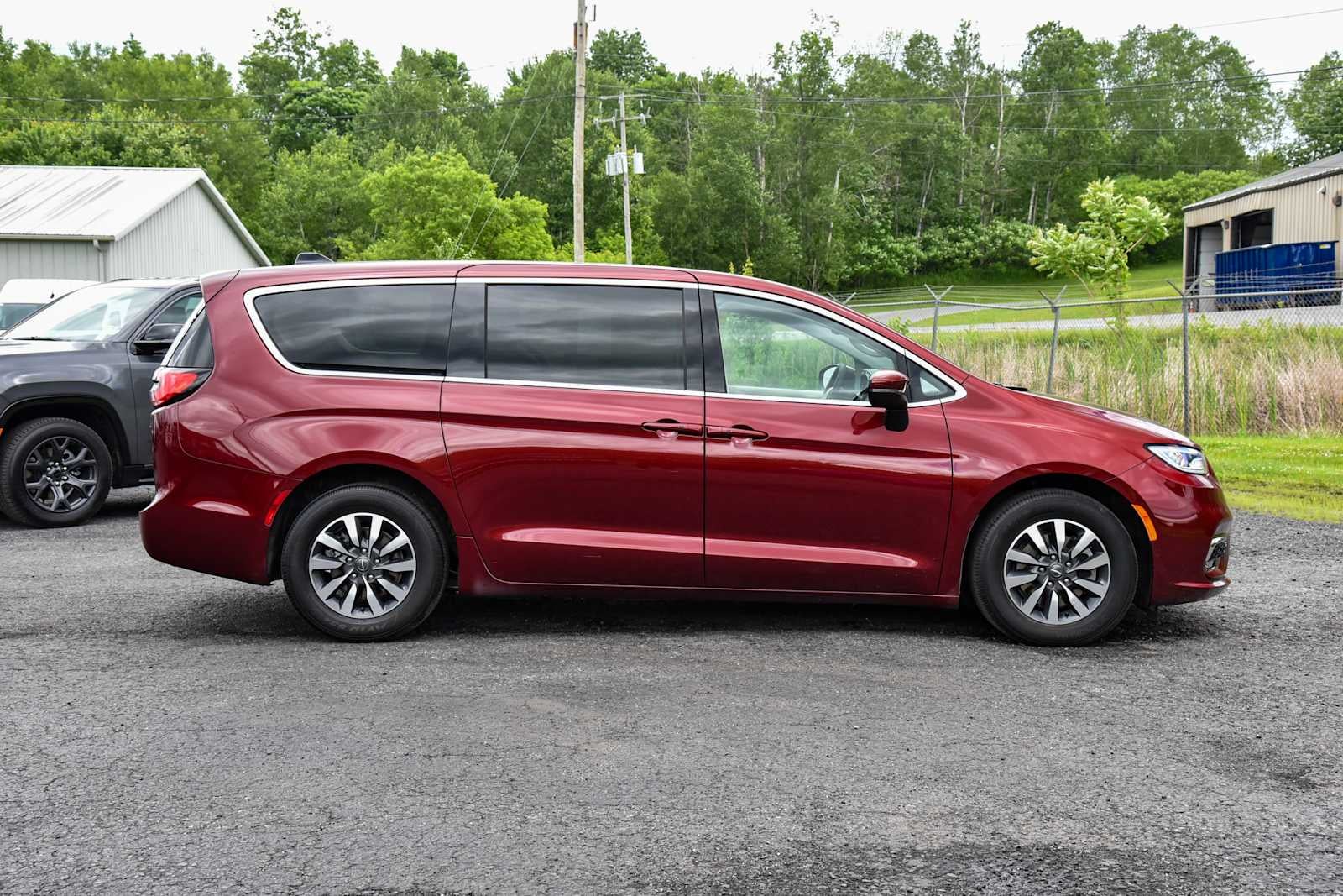 2023 Chrysler Pacifica Hybrid Touring L