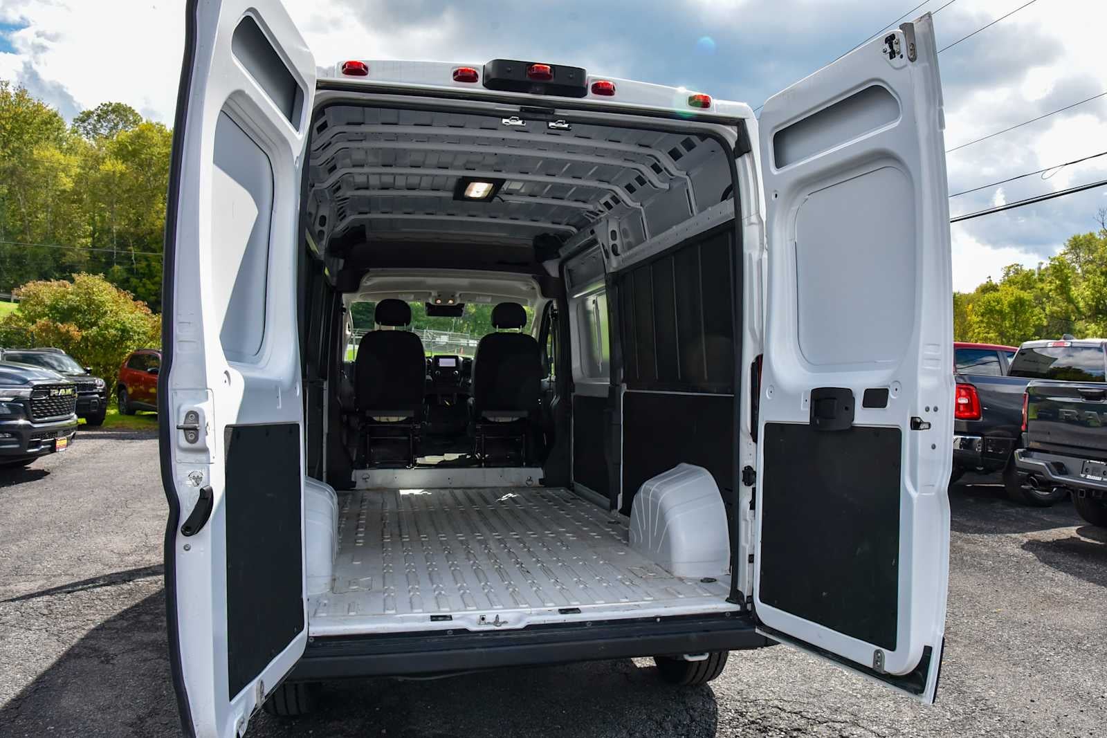 2026 RAM ProMaster Cargo Van Tradesman